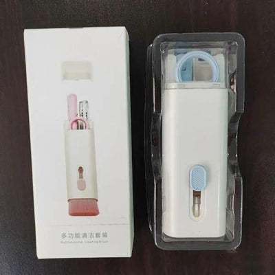 Multifunctional gadget cleaning kit