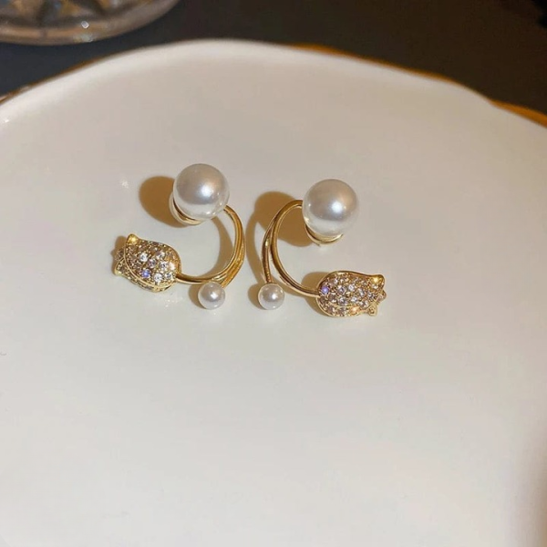 Beautiful Pearl Zircon Korean Flower Earrings For Women – Elegant Floral Design With Sparkling Zircon And Pearl Detailing | Premium Silver And Golden Fashion Jewelry For Parties, Weddings, And Daily Wear | Awt-999