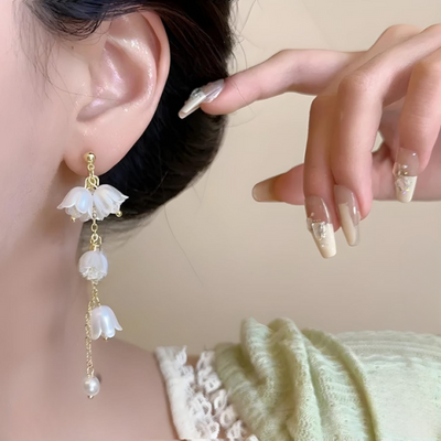 Pearl Korean Flower Earrings For Women – Elegant White Floral Design With Classic Pearl Detailing | Stylish Fashion Jewelry For Parties, Weddings, And Daily Wear | Awj-998